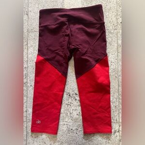 ALO Yoga Capri Leggings Red/Burgundy Size XS